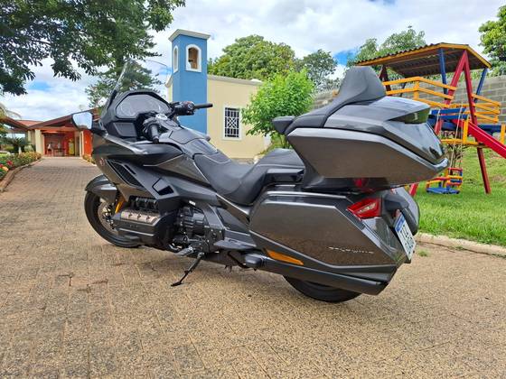 HONDA GL 1800 GOLD WING TOUR 